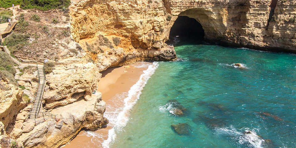 Hidden Beaches in the Algarve Worth Discovering in 2025